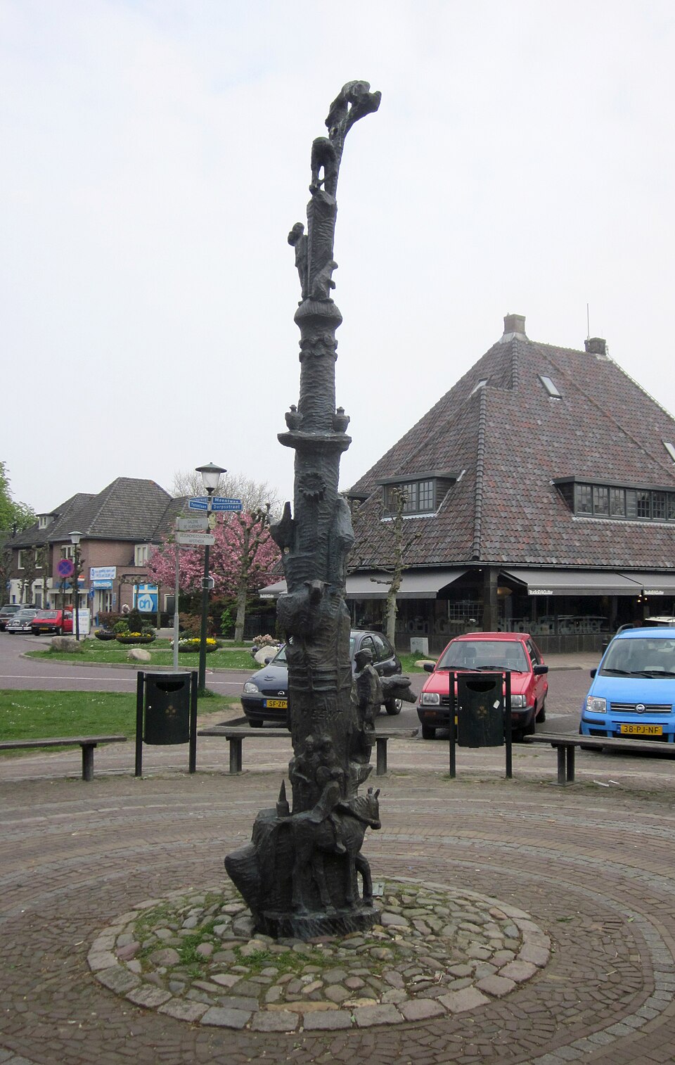 Erfgooiersboom bij de Torenlaan en Dorpsstraat in Blaricum